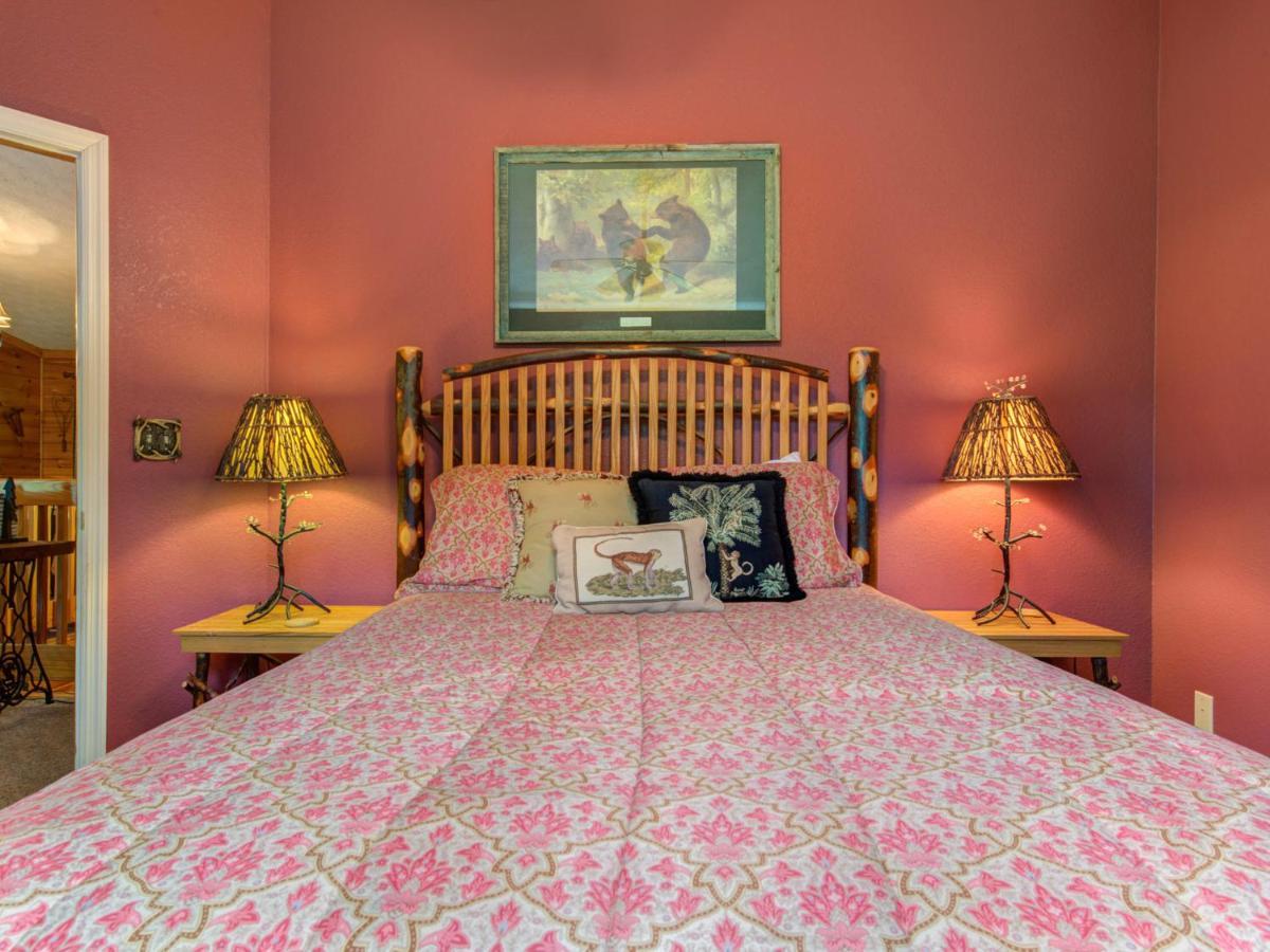 Great Expectations, 3 Bedrooms, Fireplace, Pool Table, Hot Tub, Sleeps 10 Гетлинбург Екстериор снимка
